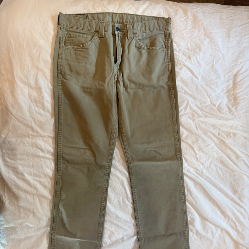 LEVI’s 511 Khaki